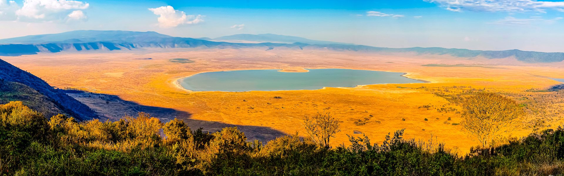 Ngorongoro Krater Panorama am Abend |  DenGuy, iStockphoto.com / Chamleon