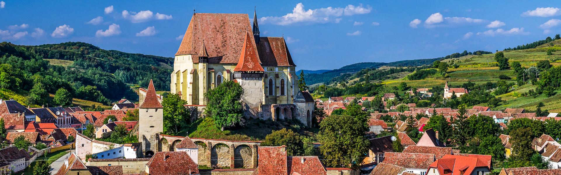 Biertan mit Kirchenburg mitten im Ort |  MacSun Travel / Chamleon